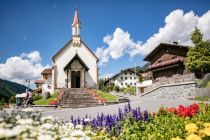 Die St. Sebastian Kapelle in Pettneu am Arlberg. • © TVB St. Anton am Arlberg_Christoph Schöch